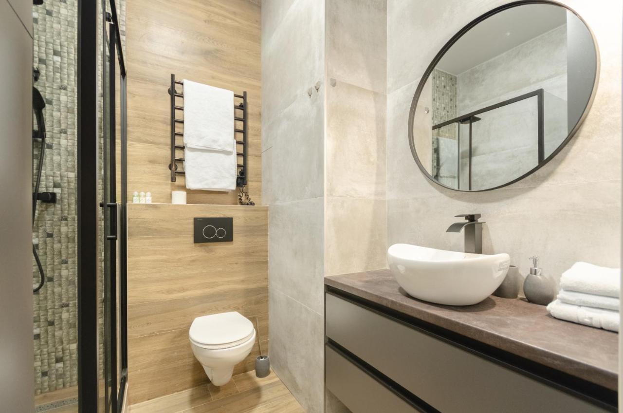 Petrovdom 12-131B Apartments In Rc "Yaroslaviv Grad"Bulvarno Kudriavska 17B Kiev Bagian luar foto